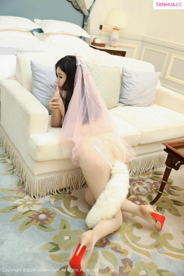   [XiuRen]高清写真图 2024.12.20 No.9636 唐翩翩 丝袜美腿第10张图片